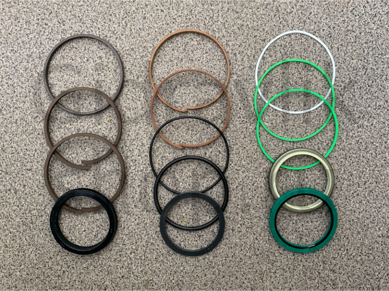 Рем. комплект гидроцилиндра стрелы, EX135UR-5, (пыльник 70*84*8/11, AR3493F5, манжет 70*85*9) 