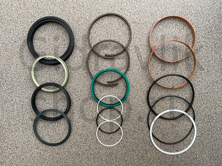 Рем. комплект гидроцилиндра рукояти, ZX330-3, (пыльник 115*131*9/12, манжет 115*130*10)